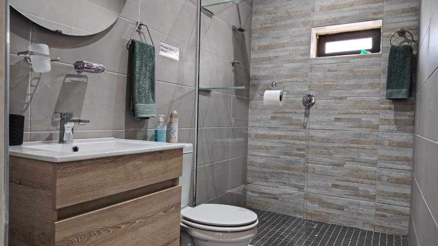 4 Bedroom Property for Sale in Fraaiuitsig Western Cape